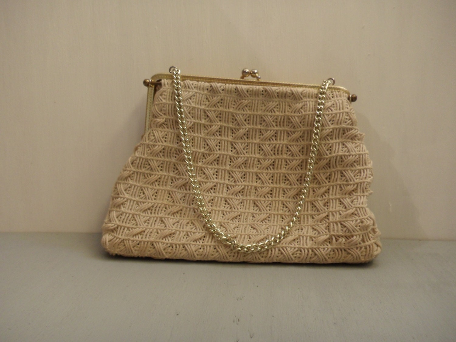Vintage 1960s ivory clutch w golden strap