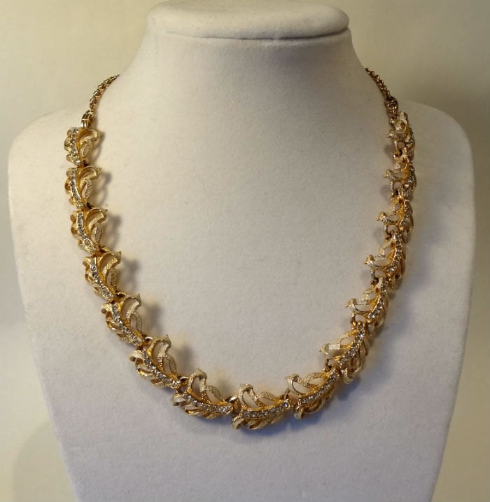 Gold Necklace Choker with Rhinestones and Leaf Links - Vintage 1950's - 1960's