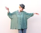 70s oversize blouse. Optical print. Greene, blue and purple.