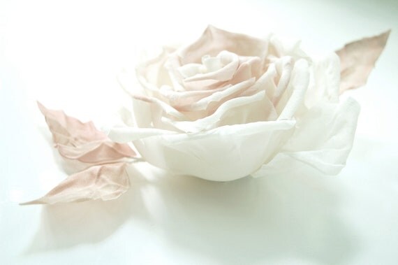 Vintage inspired HANDMADE silk fabric flower hair clip/pin brooch