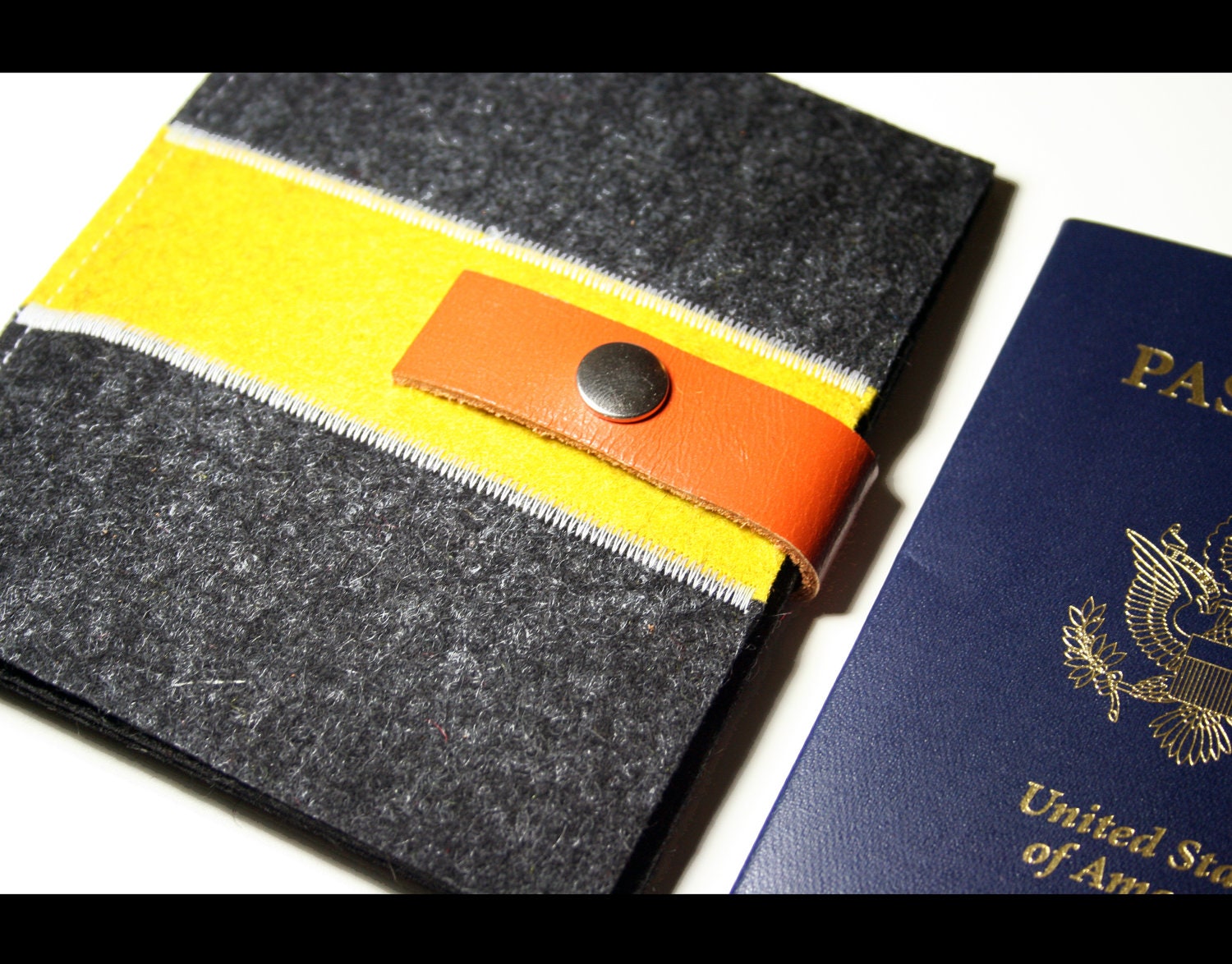 Passport cover case - pure Merino wool felt and leather
