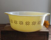Vintage Pyrex Town and Country Yellow Casserole Dish 1 1/2 Pint (472)