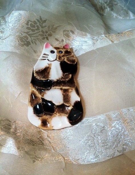 DARLING Calico Cat Brooch Vintage Estate Ceramic