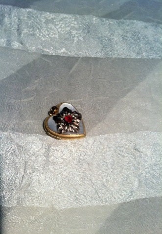 Sweet Vintage Two Tone Red Rose Heart Locket Pendant Estate Jewelry Victorian Retro