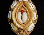 Pale Gold Shell Yoni