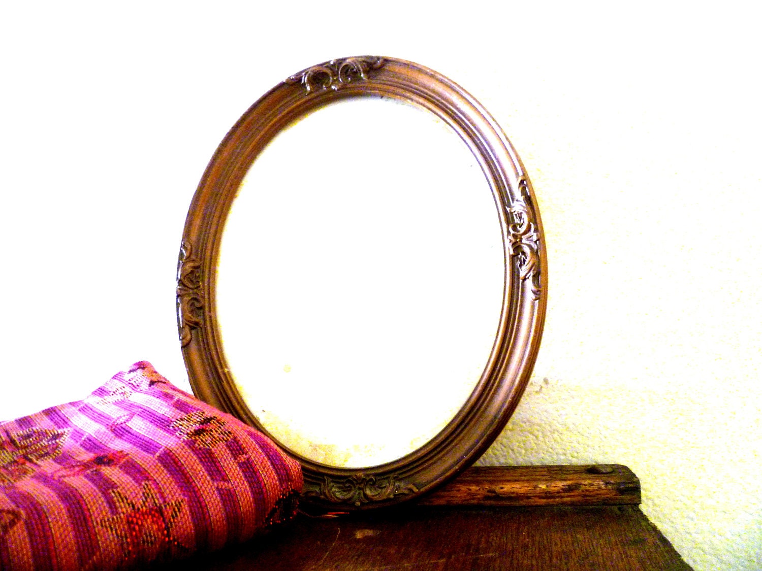 VINTAGE Carved Oval Wooden Picture Frame by LupeandRomeo on Etsy