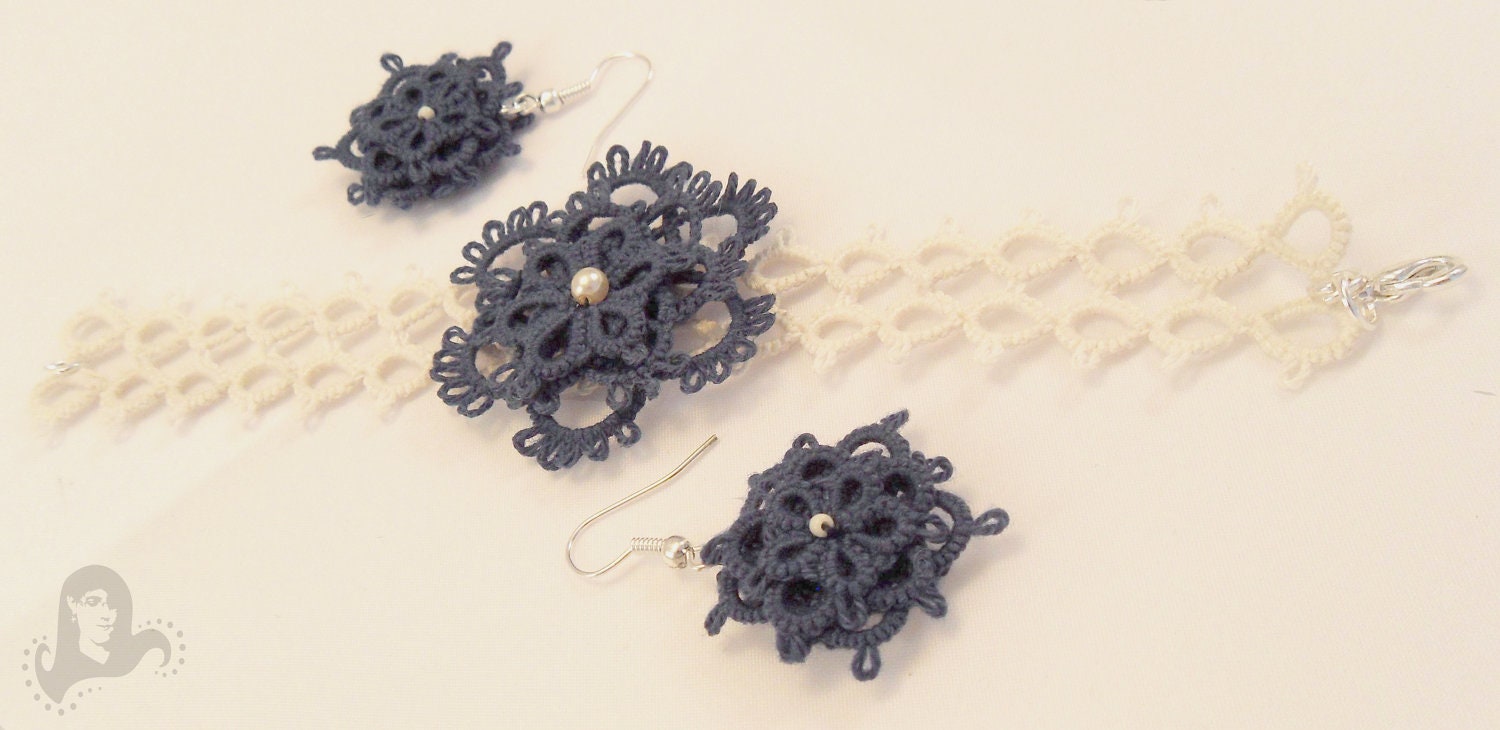 Tatting bracelet and earrings set in navy blue and beige colot - Flower Lady in Blue - tatted lace bracelet and earrings set