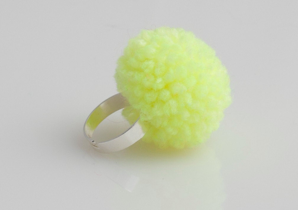 handmade ring with a yellow pompom fluorescent neon, pom pom, pompon by bimabejbe