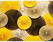 Paper Wheel Fan Flowers Background / Backdrop for Weddings, Baby Showers, Tea Parties, Accordion Flowers, Center Pieces, Christmas Decor