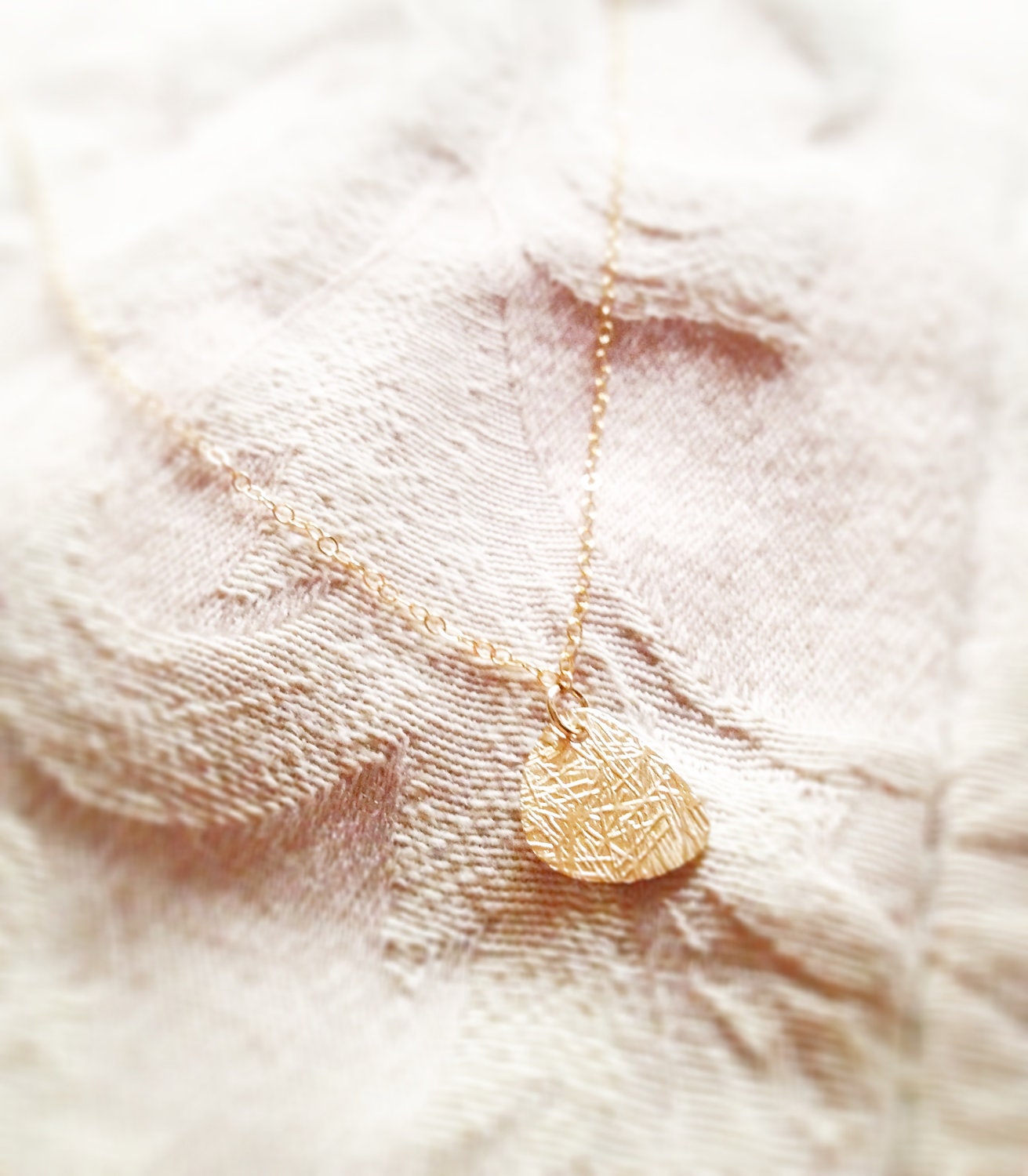 dainty gold necklace