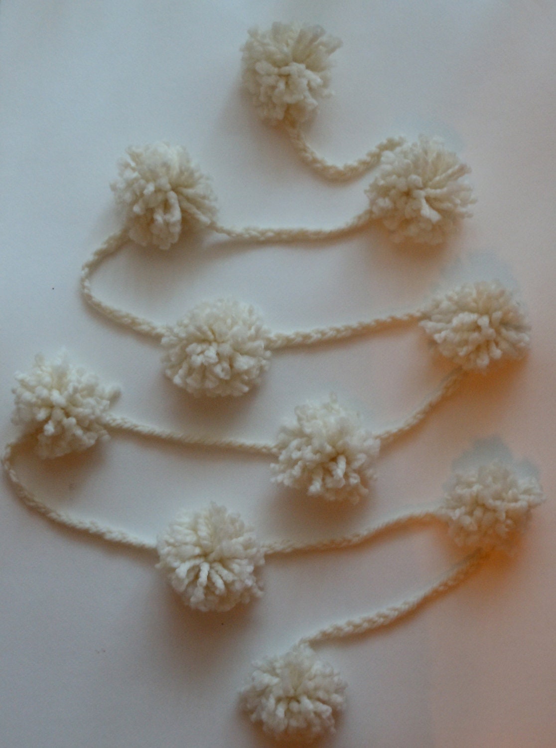 Snow Pom Pom Yarn Garland