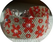 Silvery sheen flowery  bracelet