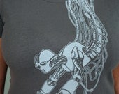 ROBOT BLUES Womens Scoop Neck Tee
