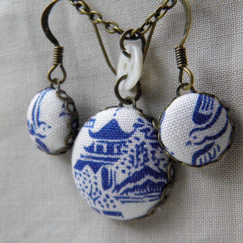 Willow Pattern, Fabric Covered Button Earrings and Pendant Set.