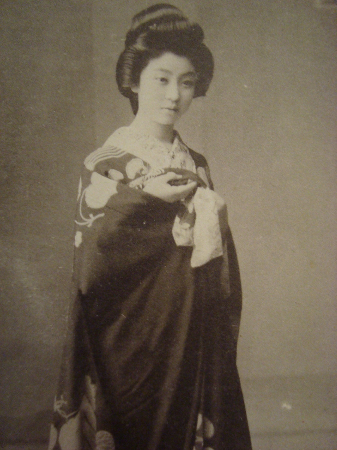 GORGEOUS Vintage Japanese Geisha Maiko Dressing Postcard