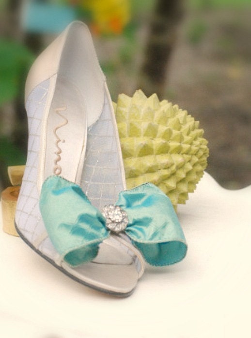 Shoe Clips Something Blue Iridescent Bow & Rhinestone. Whimsical Ivory / White Pearls - Royal Silk Wired Ribbon, Spring Wedding