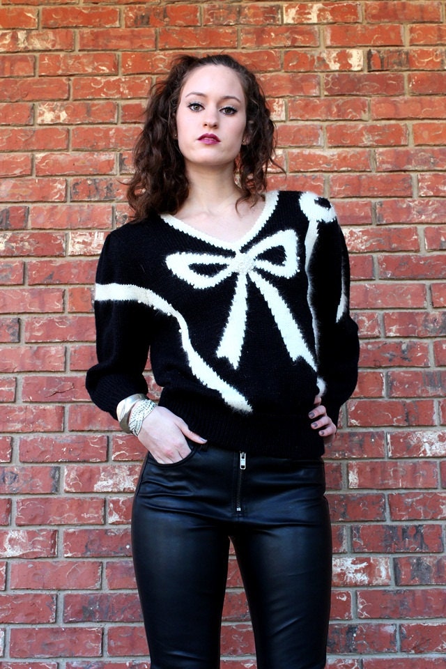 Vtg 1980s Sweet Black White Bow Beaded Cozy Pullover Holiday Sweater S/M