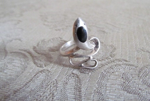Vintage Snake Ring / Sterling Silver With Onyx Inlay c.1970s