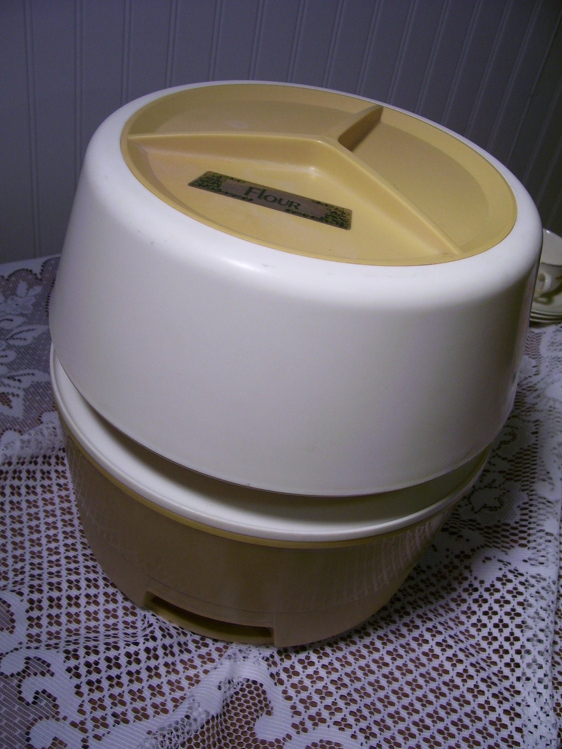 Vintage Lazy Susan Canister Set by Rubbermaid by BubbiesMemories