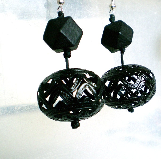 Dangle earrings- Sphere and polygon- Black geometrical- under 25