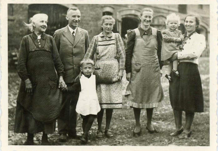1942 Vintage Photo "Farm Family", Photography, Paper Ephemera, Snapshot, Old Photo, Collectibles - 0021