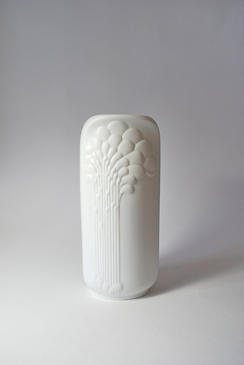 SALE Beautiful Modernist  White Matte Porcelain Art Vase Kaiser Germany