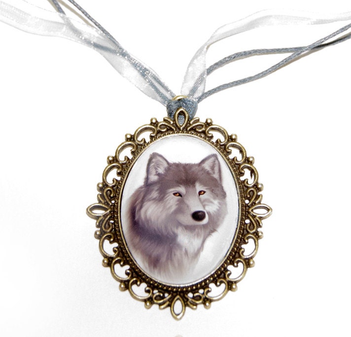 Choker Cameo Wolf portrait glass cabochon. You choose colorof cord.