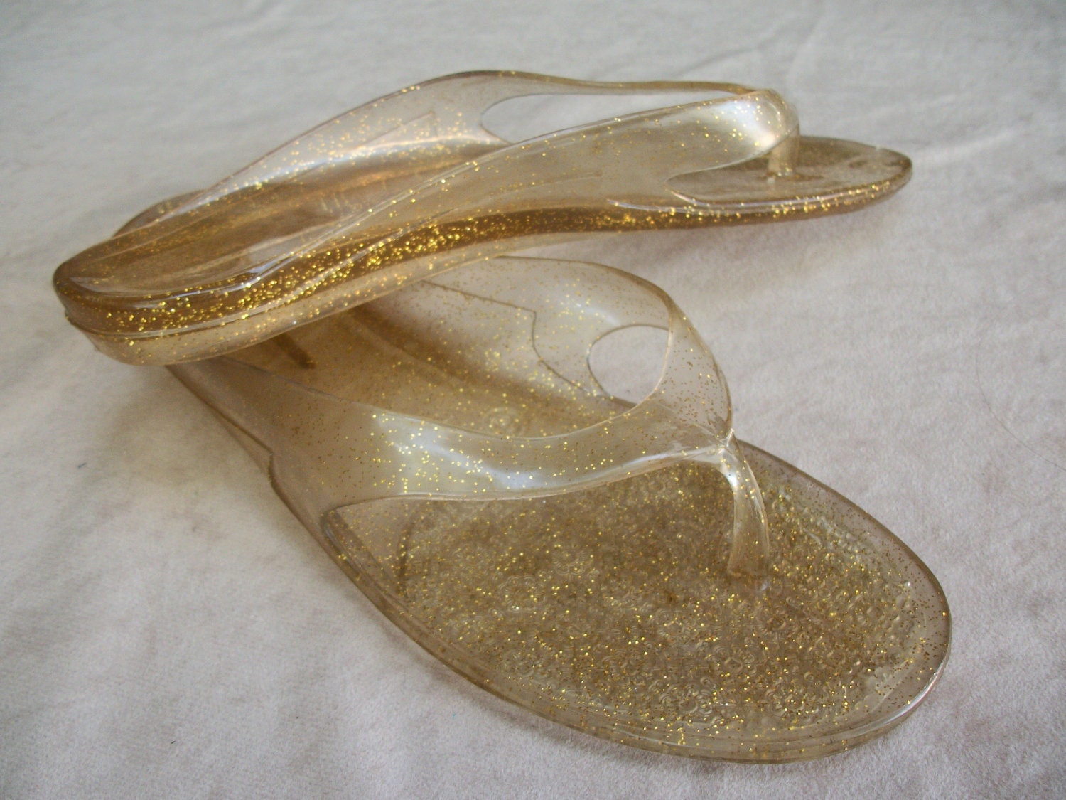 Women's sandals, jelly shoes, flip flops, clear with gold glitter, women's size 6.