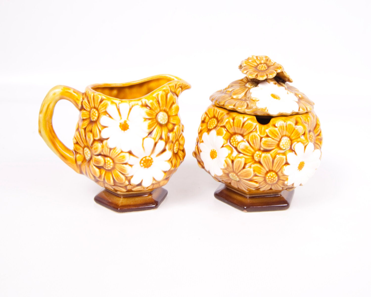 Vintage Daisy Sugar Creamer Fred Roberts Co Raised Daisies Yellow White 1960s Kitchen Decor Retro Kitchen Set Made in Japan