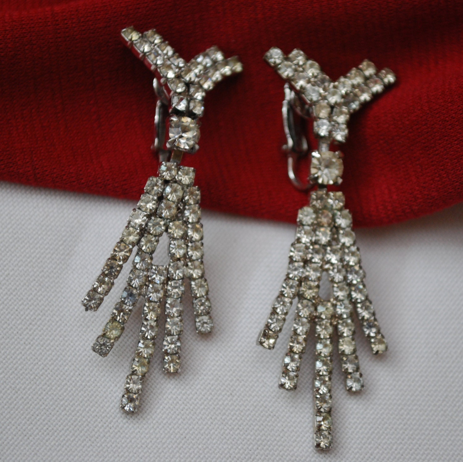 Vintage Weiss Rhinestone earrings