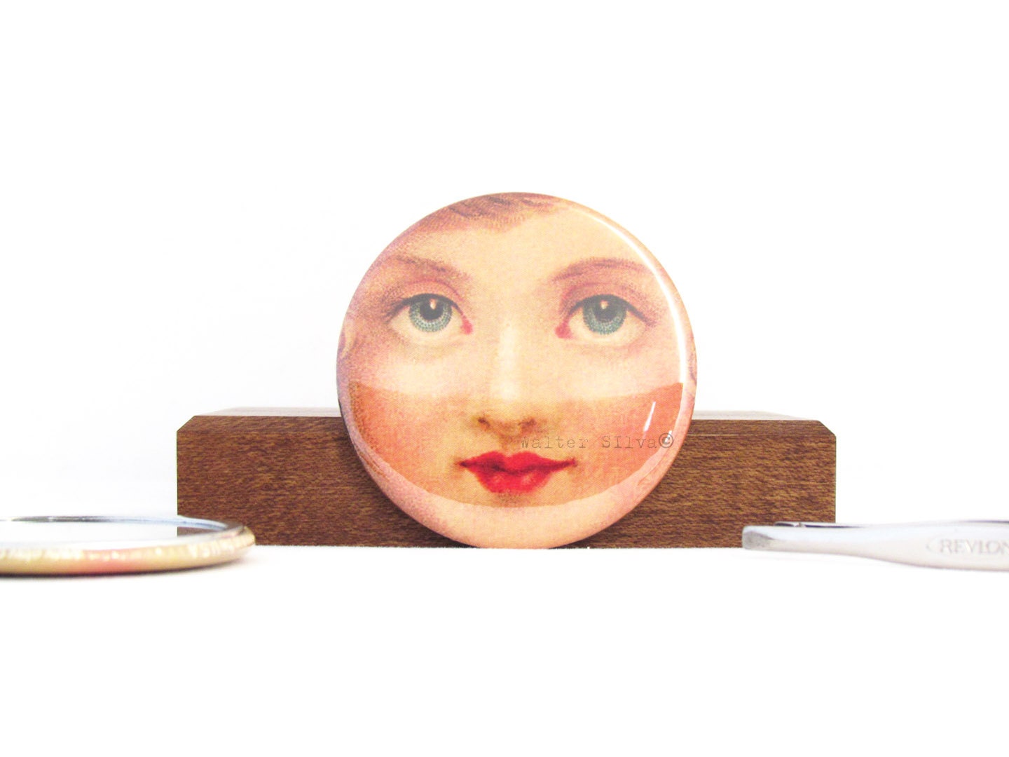 Victorian Girl Pin Back Badge or Round Magnet or Pocket Mirror - Corporate gifts - Mothers day Gift Item