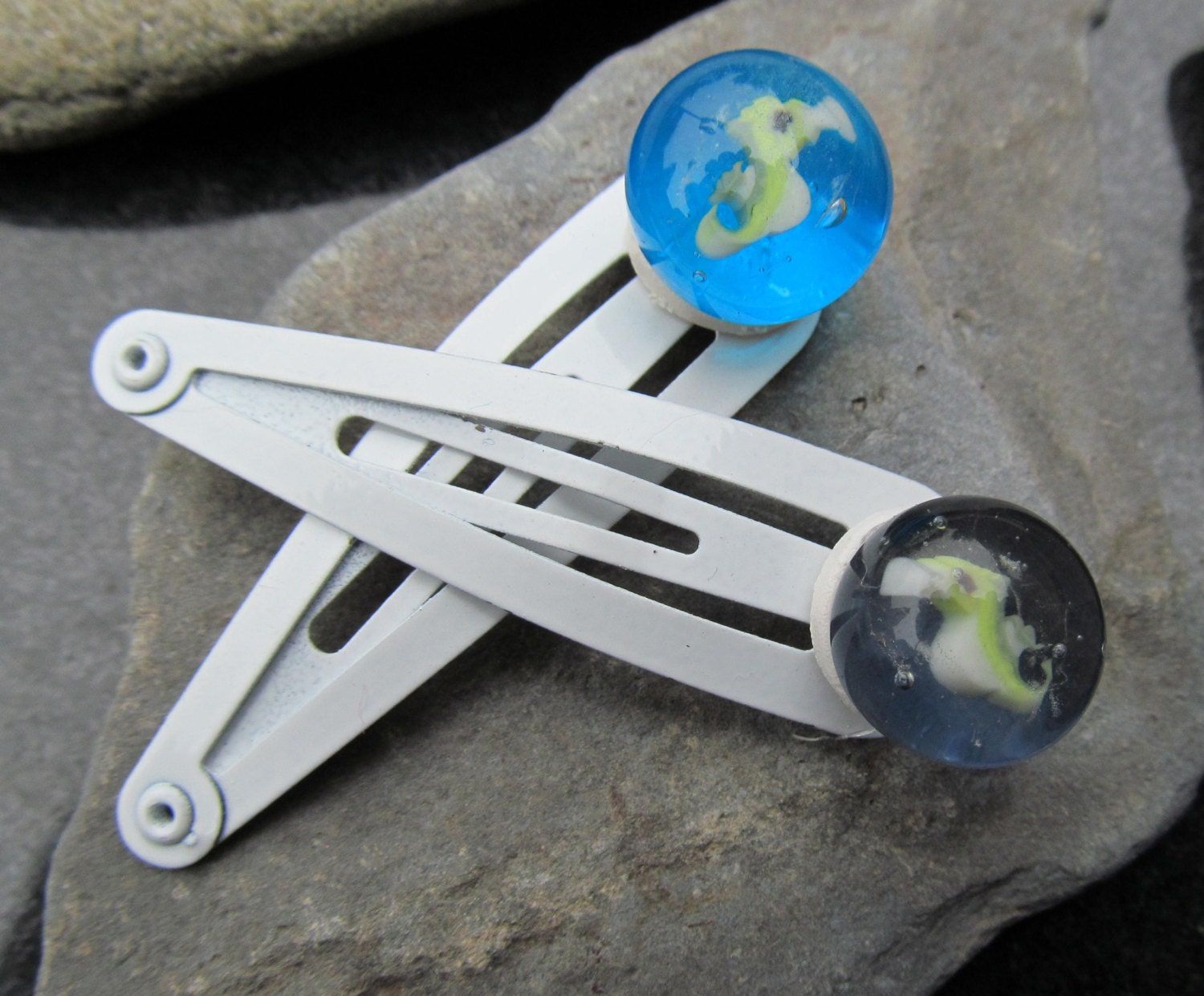 Sammy the Seahorse lampwork cabochon hairclips white