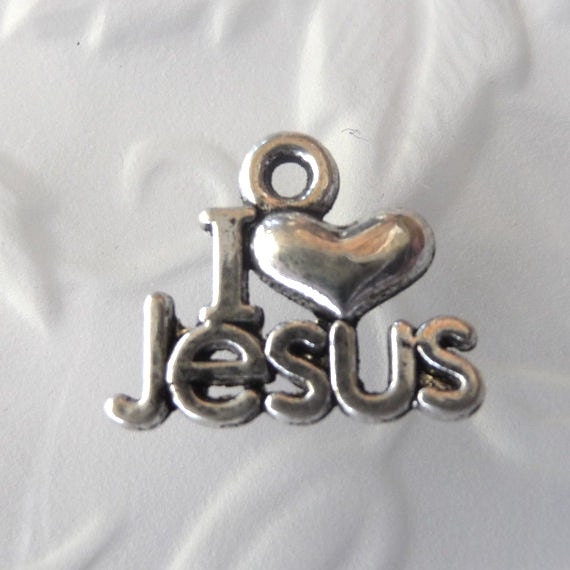 On Sale - 100 pcs - I Heart Jesus Charms