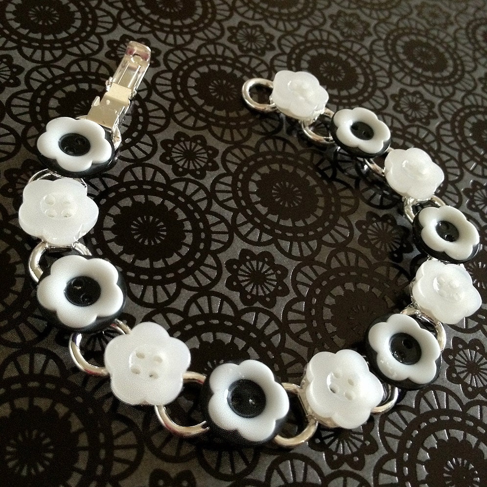 Bettie Black & White - Button Bracelet