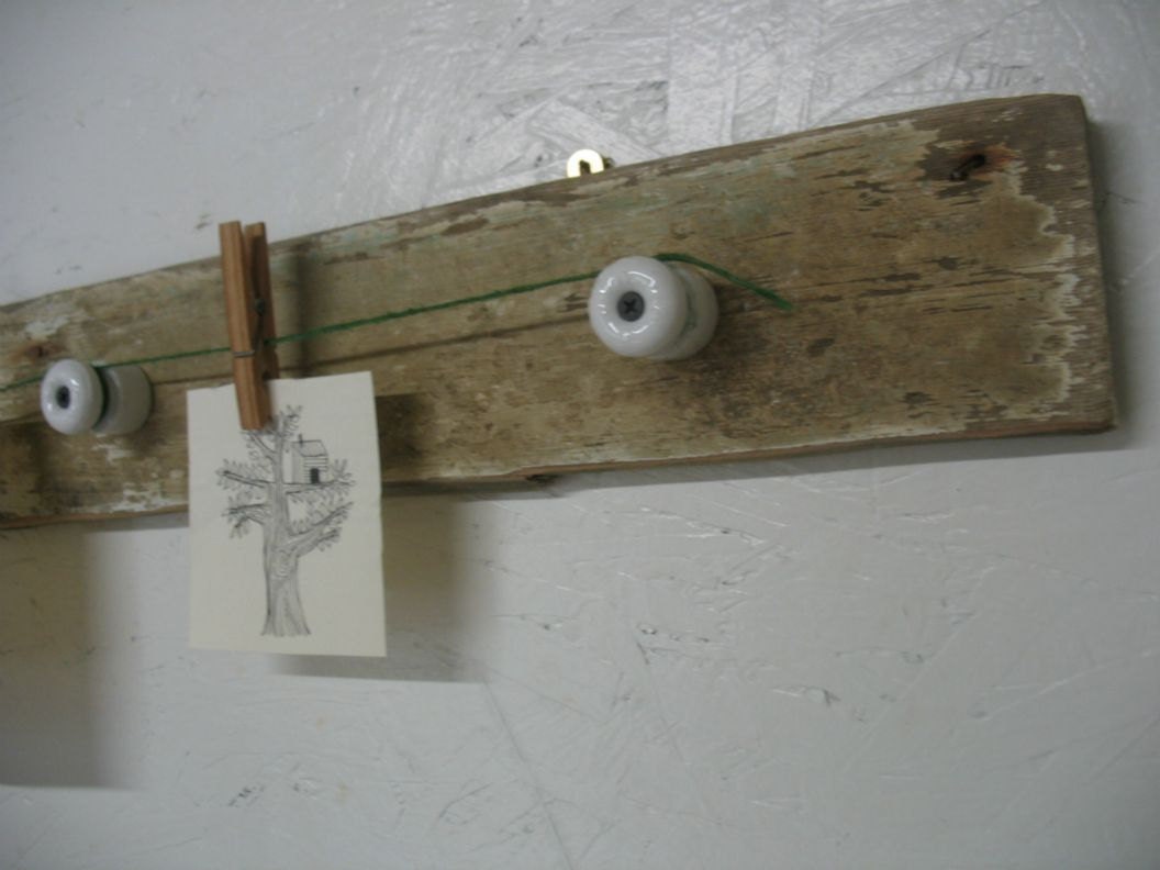 Picture holder photo organizer jewelry hanger recycled primitive rustic wall decor farmhouse chippy paint shabby cottage chic