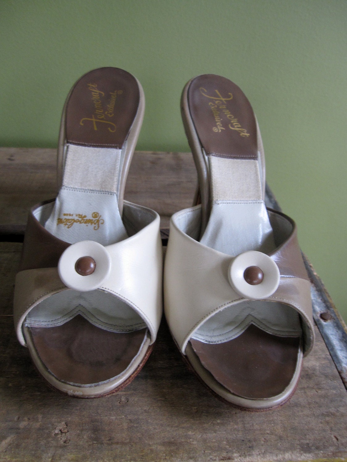 Mad Men Shoes // Ivory Brown Tan Leather // Sz 5 Sultry Backless High Heels // Glamourous and Ingenious Springolator by Ferncraft