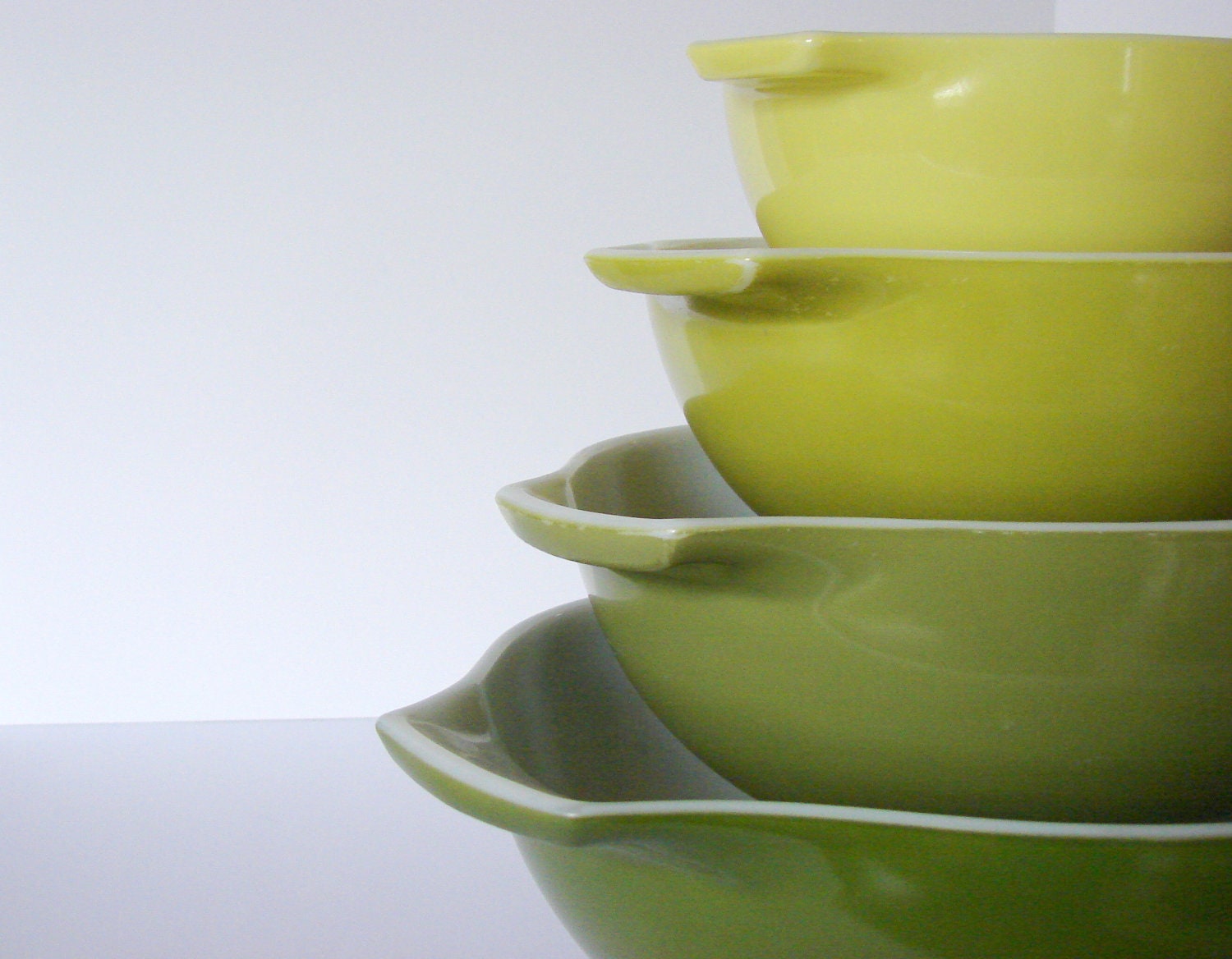 Vintage Pyrex Verde Cinderella Bowl Set