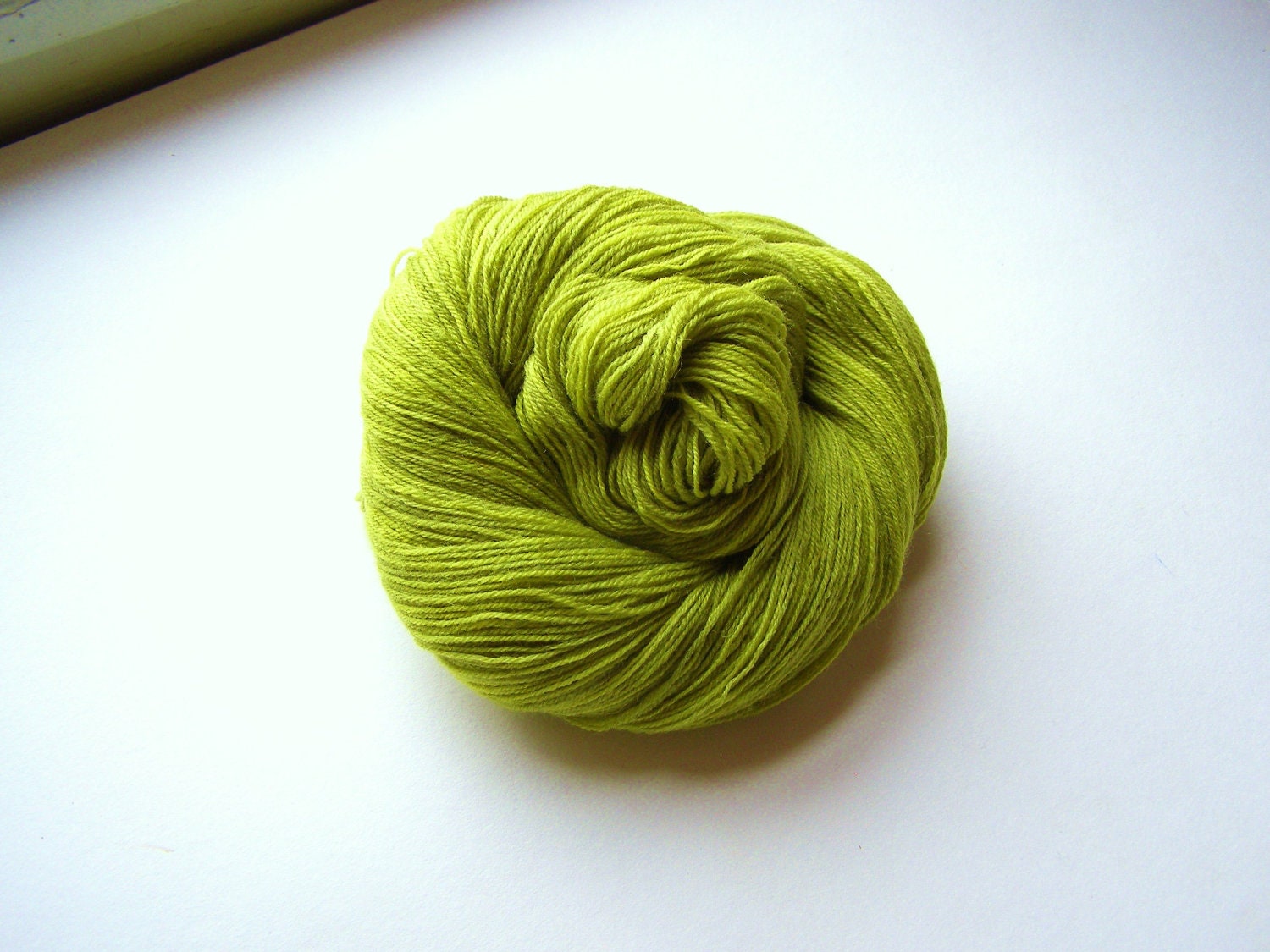 snapdragon light fingering - electric green