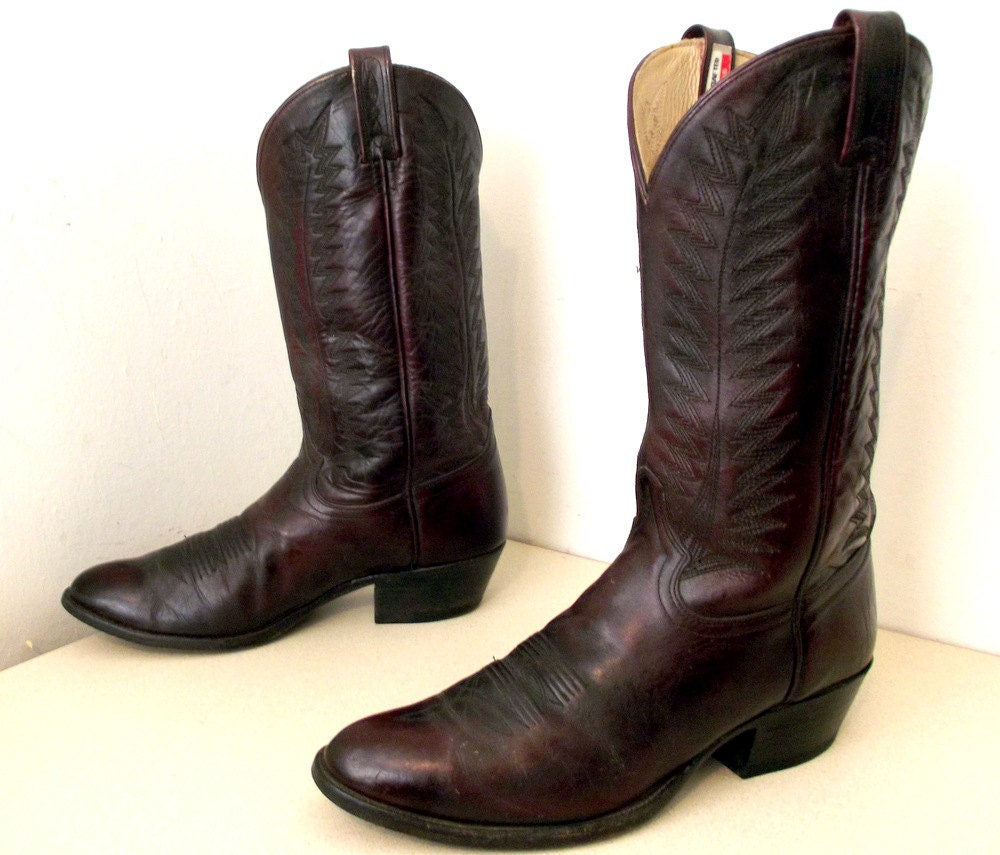 Burgandy Wine leather cowboy boots size 10.5 or cowgirl size 12 - Dunbar brand -- handcrafted in Texas