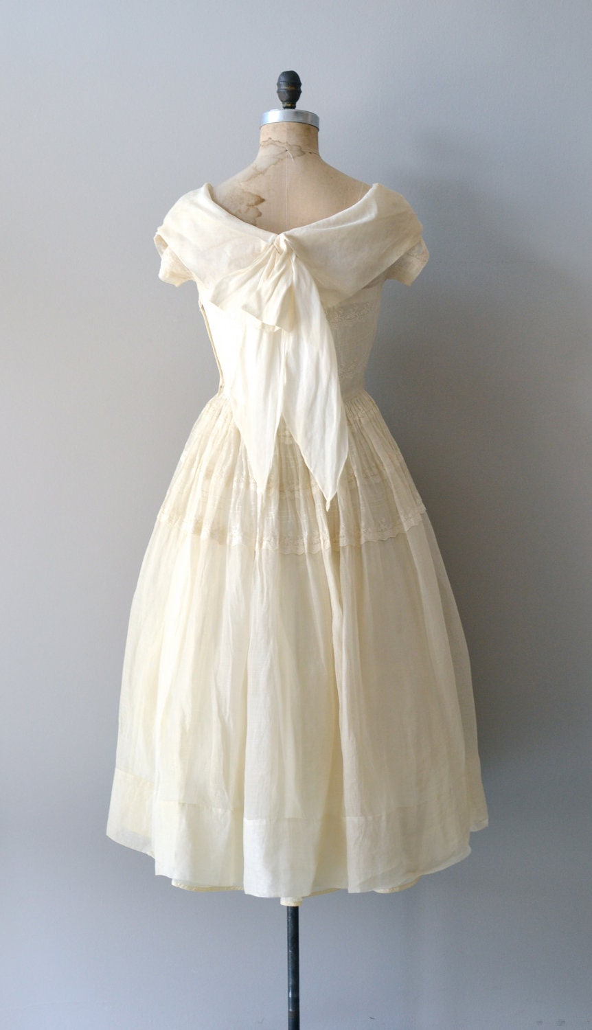 r e s e r v e d...1950s dress / embroidered 50s dress / Quaintrelle dress