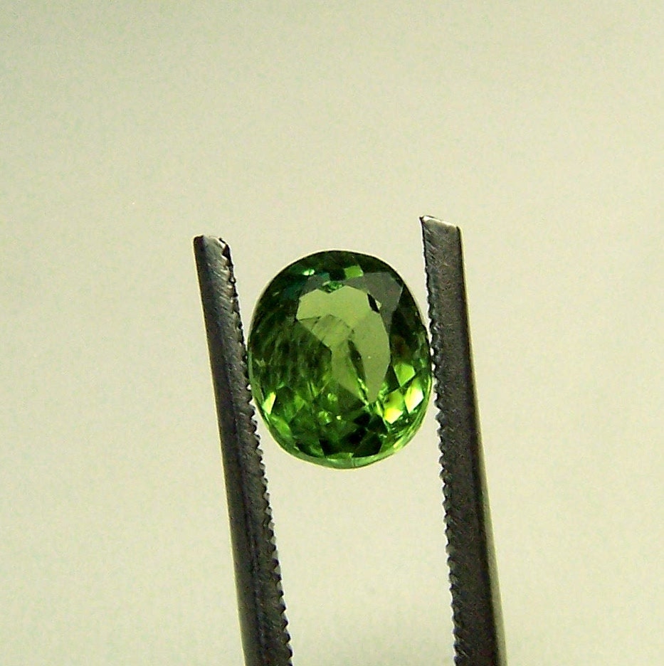 Green Tourmaline Gemstone - Green Tourmaline - faceted Gemstone - natural unheated untreated - oval - oval cut - bright light
