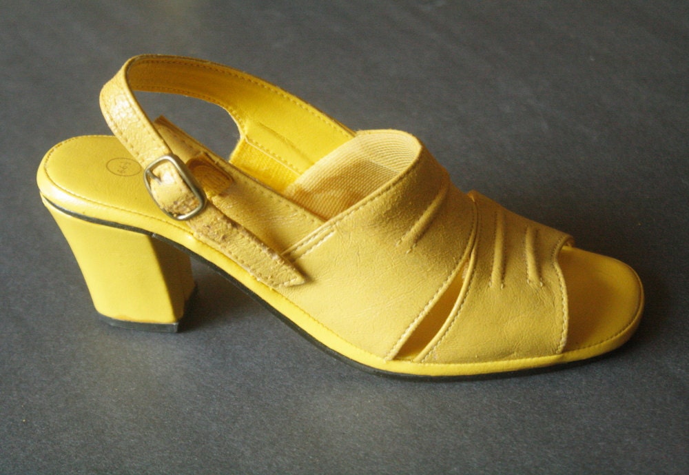 mod yellow 60s slingback sandals size 6 / 6.5