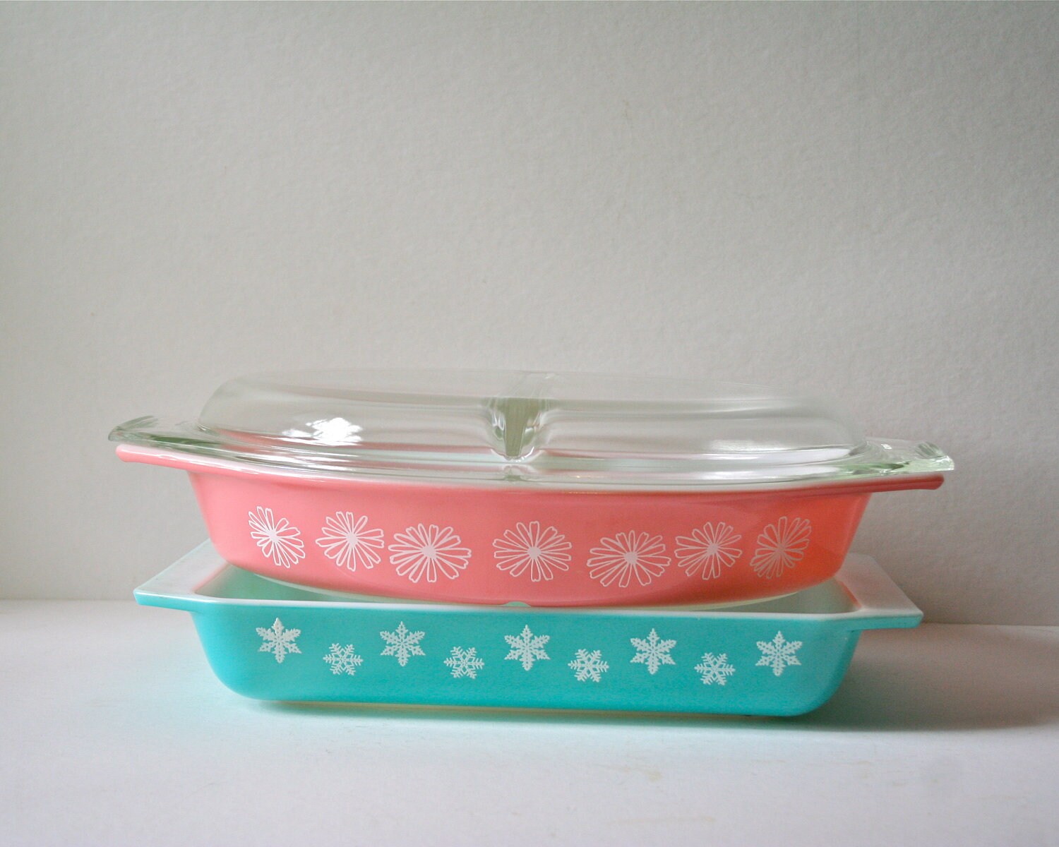 Vintage Pink Daisies Pyrex Divided Casserole 1 1/2 Quart