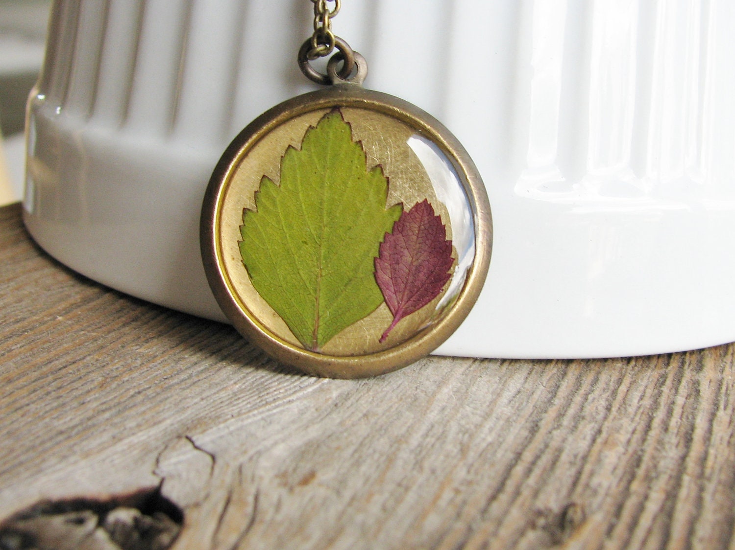 Pressed Leaf Necklace Botanical Jewelry Pressed Spirea Plant Leaves Gardening Fashion Resin Fall Foliage Antique Brass Chain