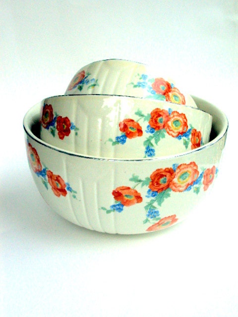 Vintage Hall's China Nesting Bowls. Set of Three in Orange Poppy Pattern from the Thirties, With gold trim SALE, was 65.00