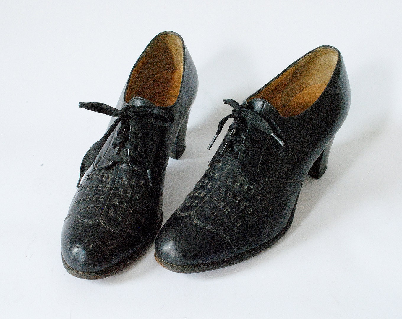 Vintage 1940s WW II Oxford Heels Size 6 Black Leather