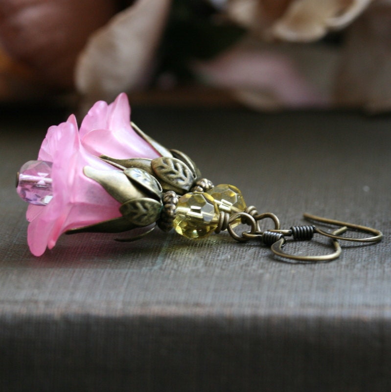 Pink Flower  Earrings, Pink Earrings Floral, Fashion Jewelry, Vintage Inspired, Lucite  Earrings, Bridesmaids Gift- Rose
