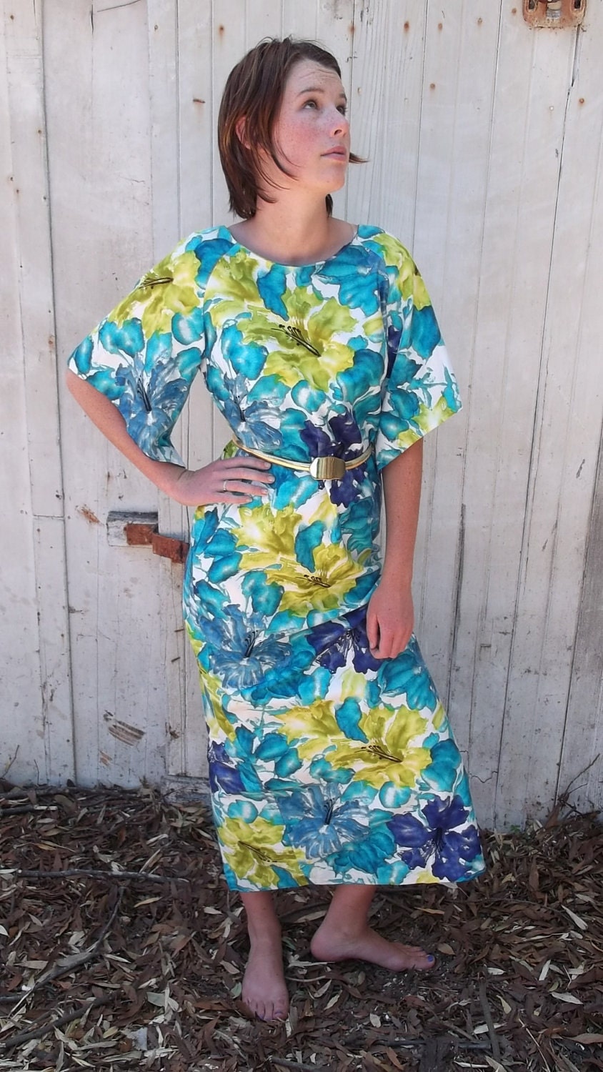 Vintage 1950s Hawaiian Dress Blue Floral Large