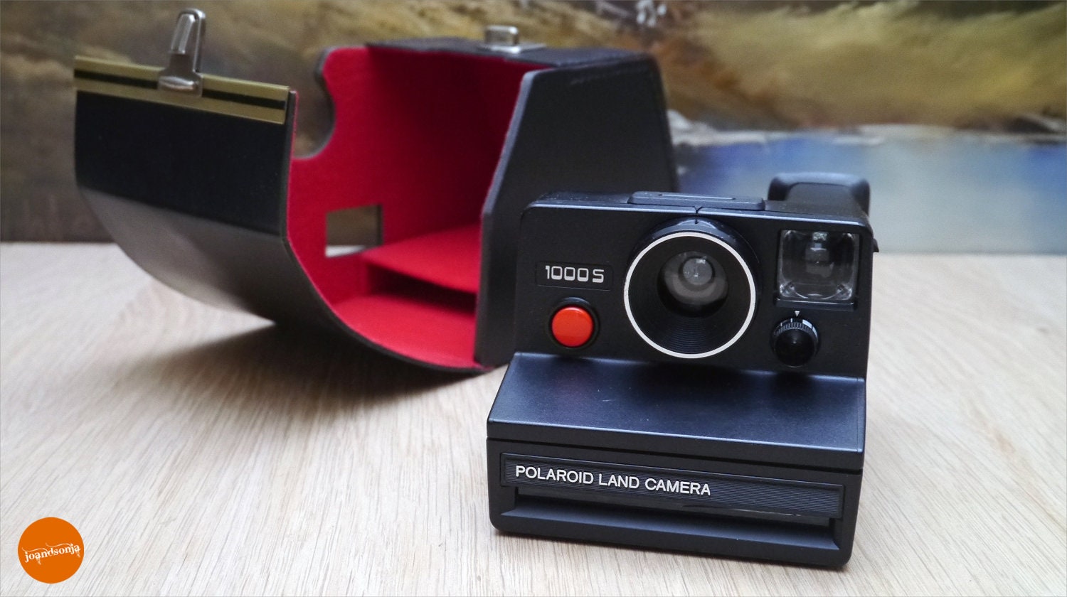 Black Polaroid 1000S camera