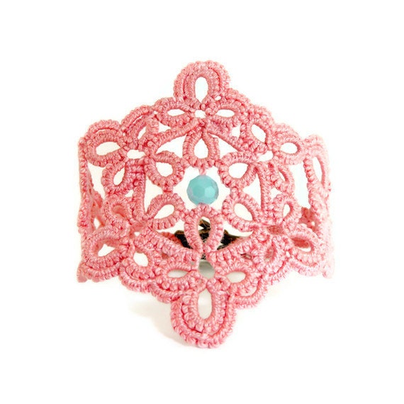 Elegant lace bracelet in dusty pink - romantic OOAK